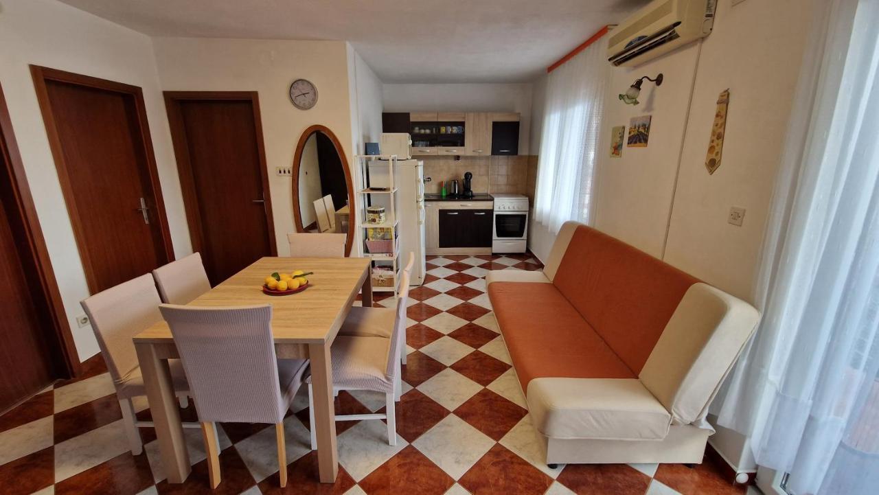Apartments With A Parking Space Mavarstica, Ciovo - 12435 特罗吉尔 外观 照片